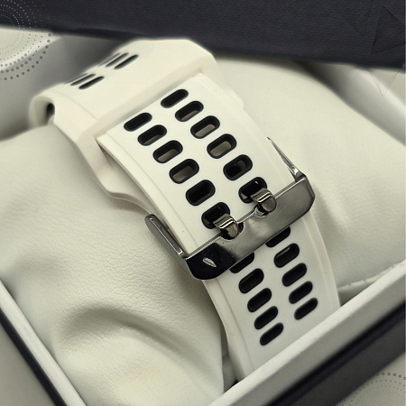 Ремешок для смарт-часов Garmin TACTIX 7, шириной 26 мм, двухцветный с перфорацией (белый/черный)