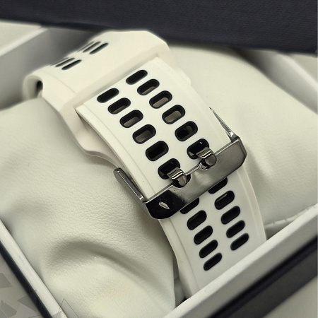 Ремешок для смарт-часов Garmin d2 bravo шириной 26 мм, двухцветный с перфорацией (белый/черный)